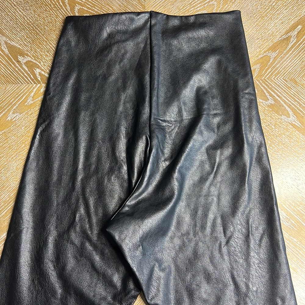 COMMANDO CONTROL High Waisted Raw Hem Black Faux Leather Legging M - Picture 9 of 13